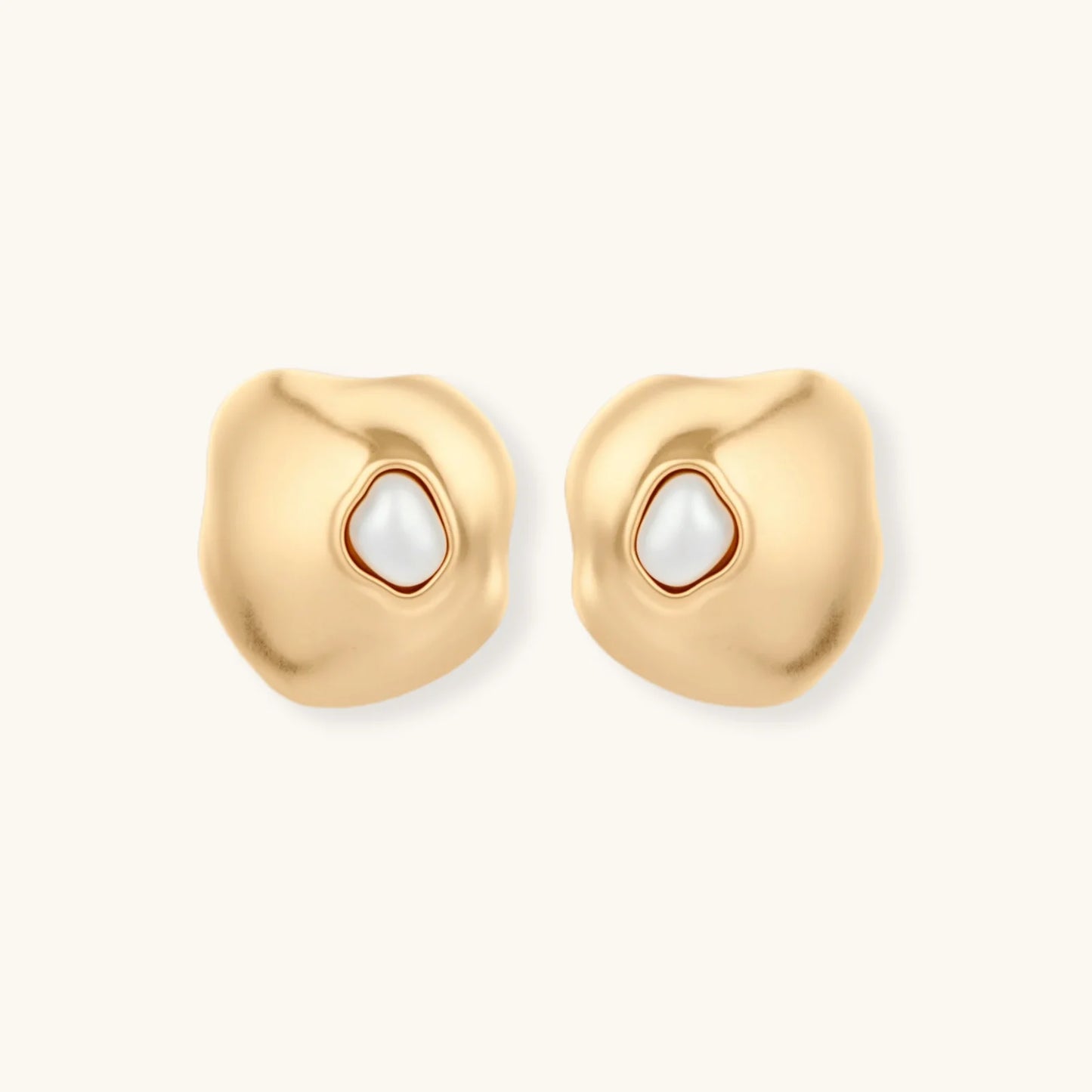 Flow Pearl Studs