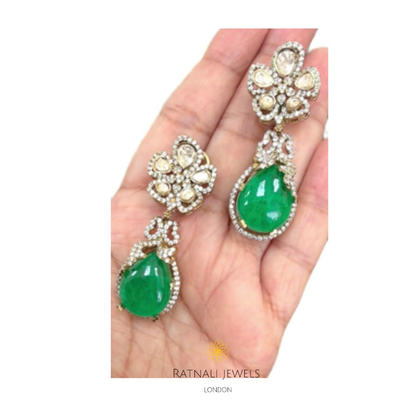 Emerald vintage earrins