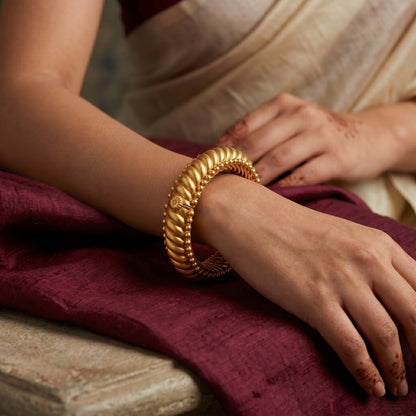 Heritage Sutrala Twisted Rope Gold Kada Bangle - ratnalijewels