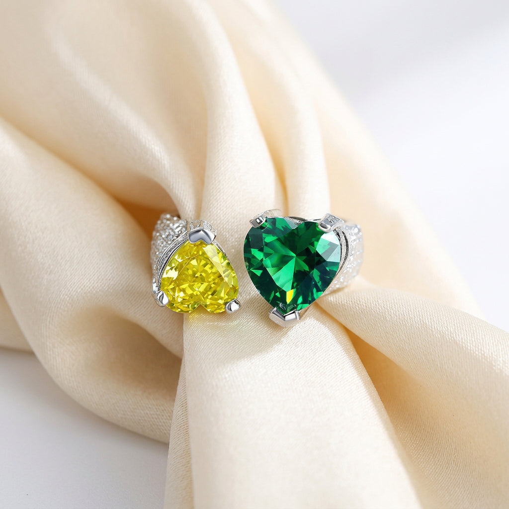 Emerald and yellow heart toi et moi silver ring, close-up - Ratnali Jewels