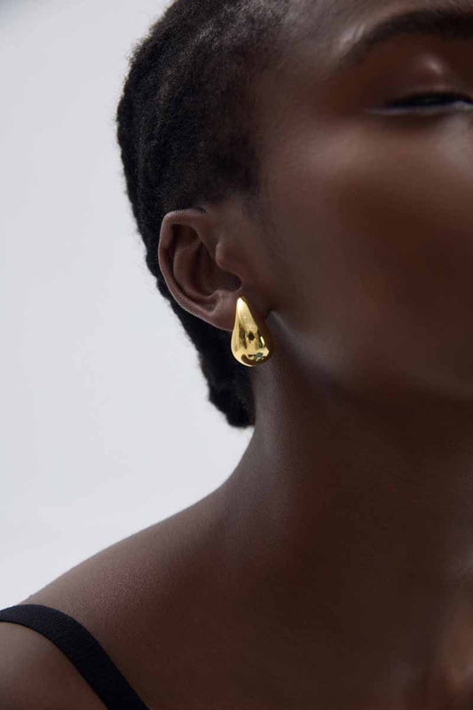 Sculptural Teardrop Stud Earrings in 999 fine silver. Rounded teardrop studs with smooth, reflective curves.